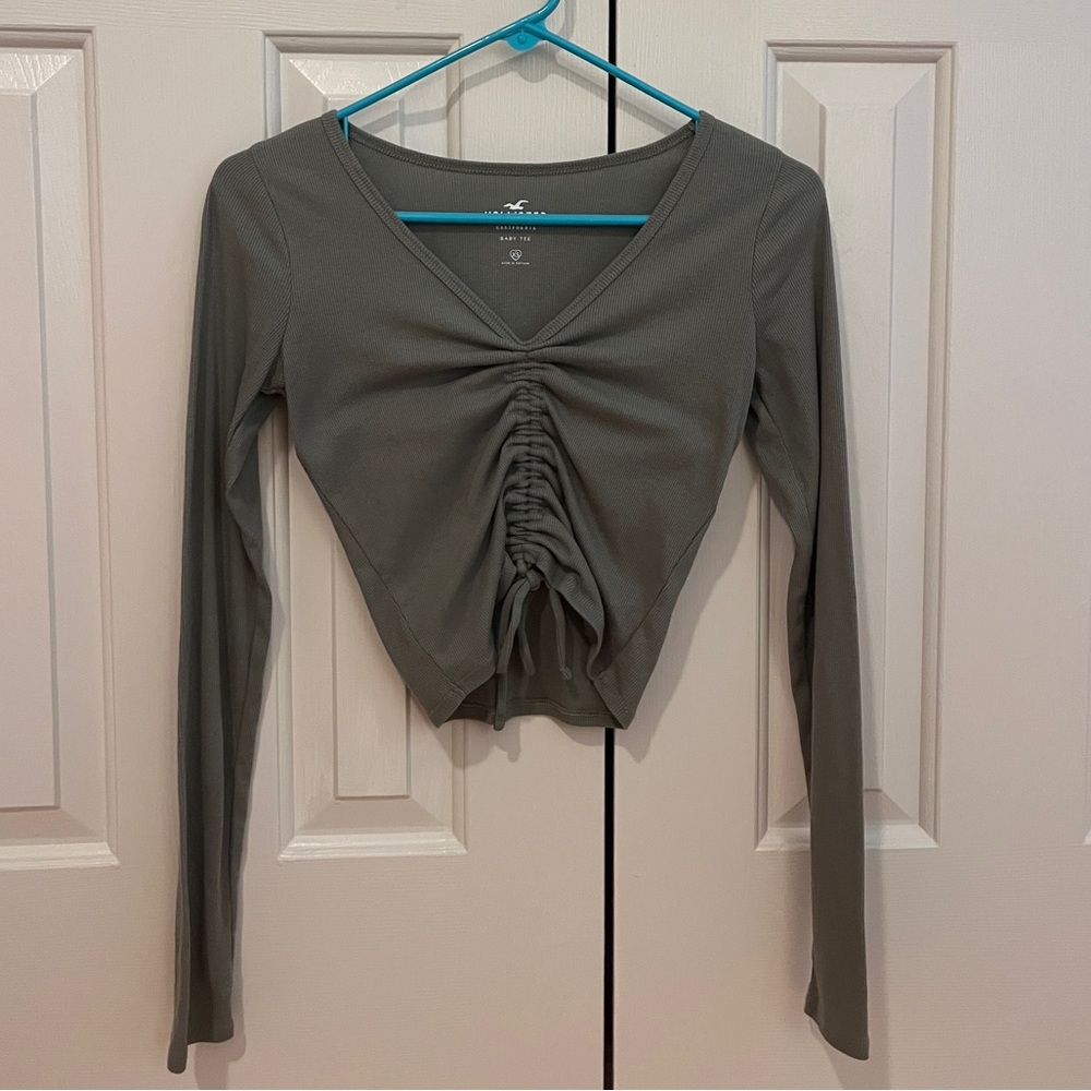 Cropped long sleeve. Size xs